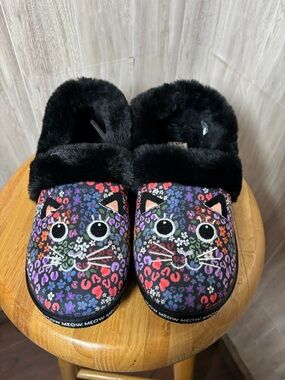 Bob’s Cozy Meow Women’s Black Fuzzy Cat-Print Slip-On Slippers